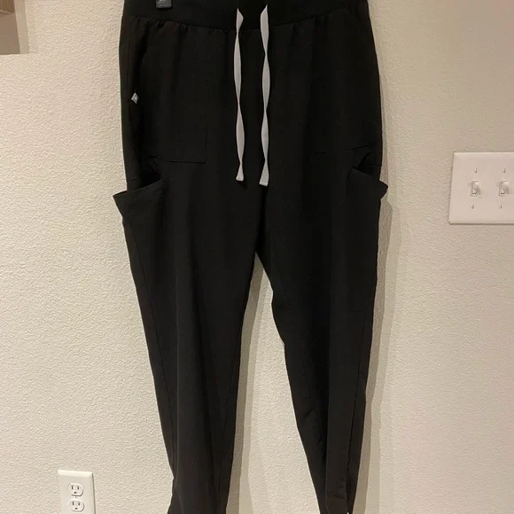 FIGS Kade Cargo Scrub Pant - Picture 1 of 3